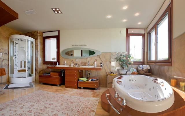 Zauberhafte Villa in modernem Stil in der Wohnsiedlung Condomina, in San Juan (Alicante).