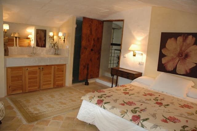Majestuosa finca rústica de origen islámico con alberca y coto de caza en una zona privilegiada de Mallorca.