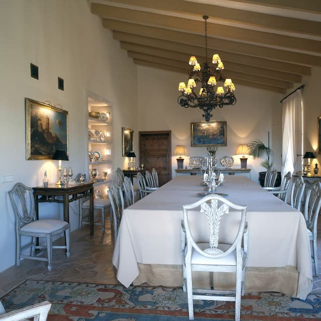 Majestuosa finca rústica de origen islámico con alberca y coto de caza en una zona privilegiada de Mallorca.