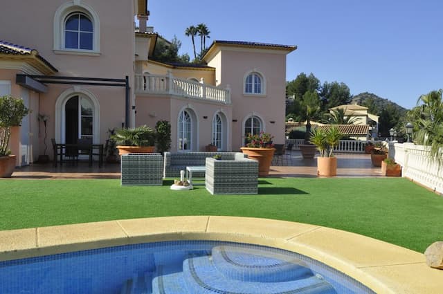 Villa de lujo en venta en La Sella Golf, Dénia.