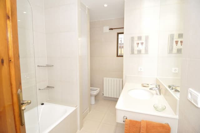 Villa en venta en Jávea, con jardín cerca de la playa.