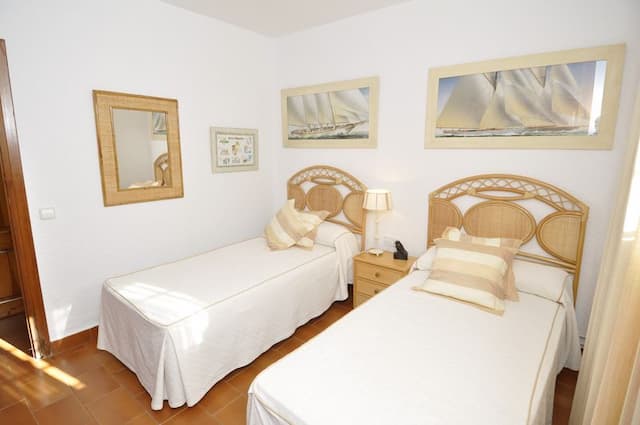 Villa en venta en Jávea, con jardín cerca de la playa.