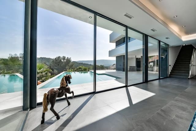 Villa en venta en Jávea con un diseño moderno y vistas.