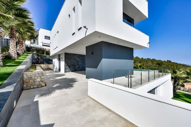 Villa en venta en Jávea con un diseño moderno y vistas.