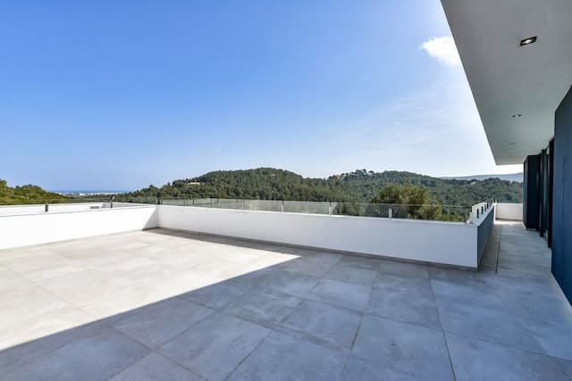 Villa en venta en Jávea con un diseño moderno y vistas.