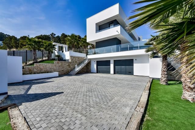Villa en venta en Jávea con un diseño moderno y vistas.