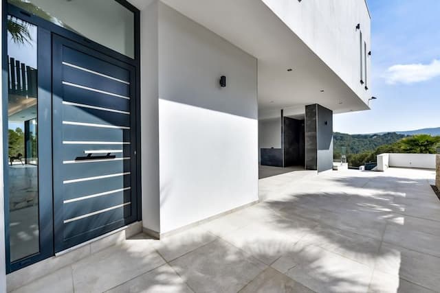 Villa en venta en Jávea con un diseño moderno y vistas.