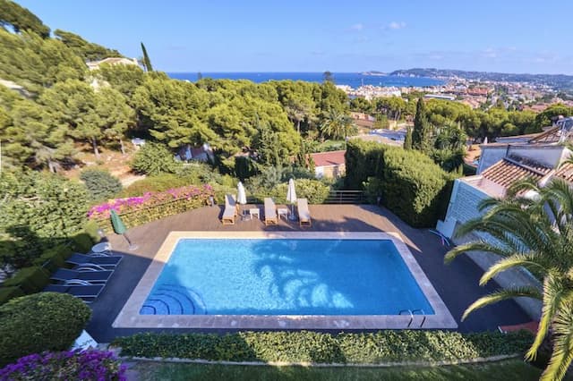 Villa with sea views close to Jávea's Port.
