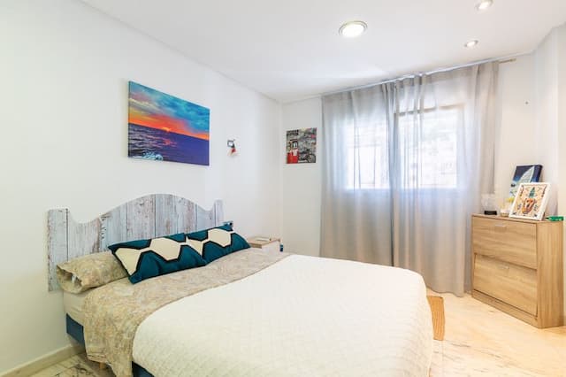 Belle maison située à quelques mètres du port de Jávea et dotée d'une grande terrasse avec vue sur la mer.