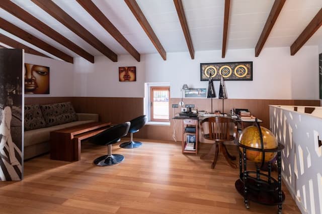 Gebouw met pub en villa te koop in het centrum van Jávea.