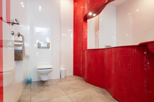 Gebouw met pub en villa te koop in het centrum van Jávea.
