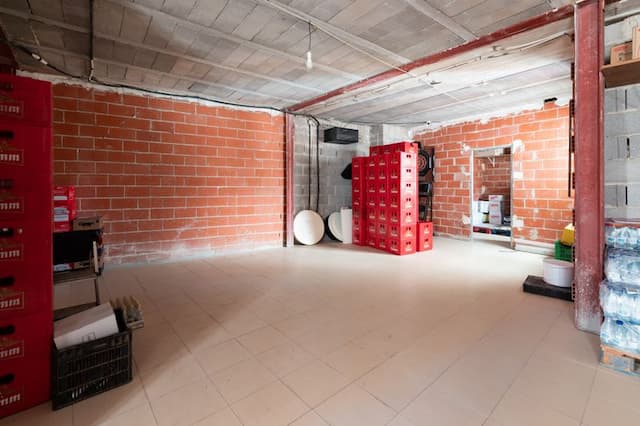 Gebouw met pub en villa te koop in het centrum van Jávea.