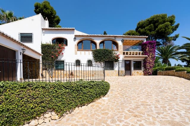 Mediterranean villa with naya, garden and pool in Tosalet, Jávea.