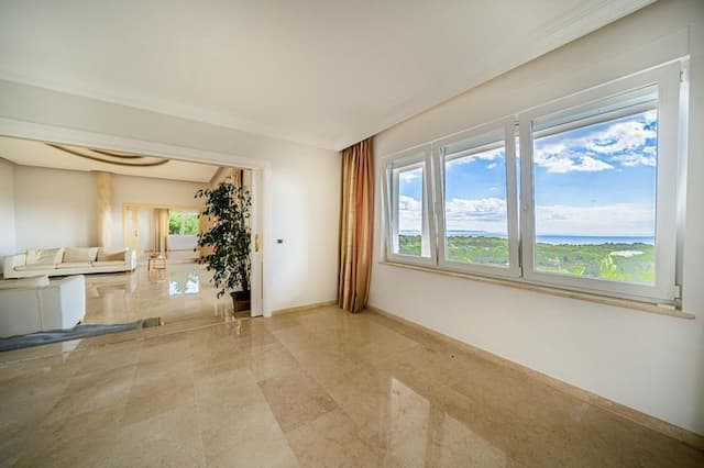 Bonita casa de estilo mediterráneo con vistas al mar en Anchorage Hill.