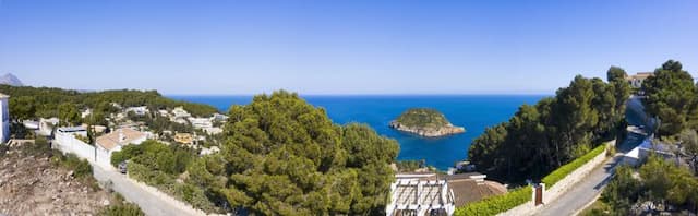 Villa with spectacular sea views located in Mar Azul, Jávea.
