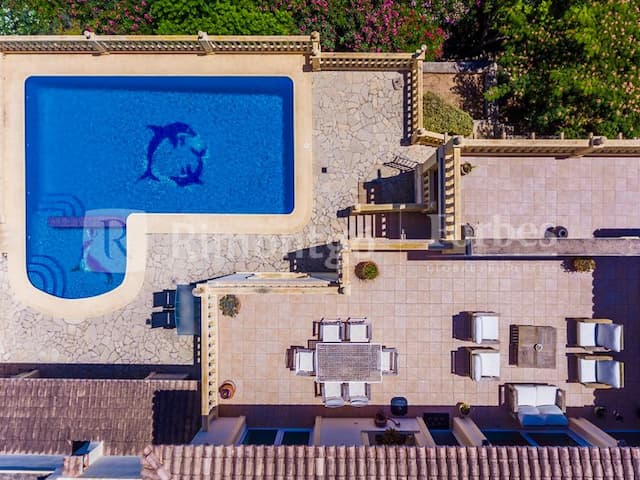 Spacious villa with views of the Portichol island in the Balcón al Mar urbanization in Jávea.