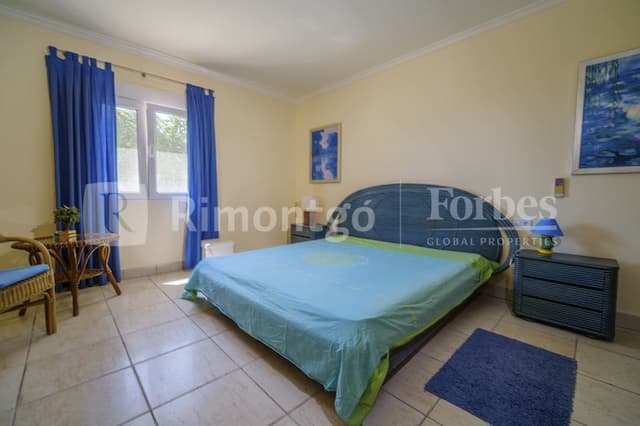 Spacious villa with views of the Portichol island in the Balcón al Mar urbanization in Jávea.
