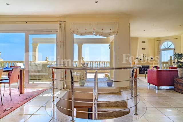 Spacious villa with views of the Portichol island in the Balcón al Mar urbanization in Jávea.