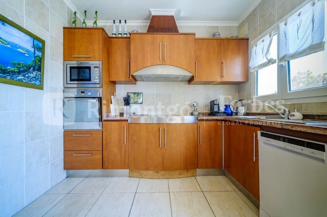 Spacious villa with views of the Portichol island in the Balcón al Mar urbanization in Jávea.