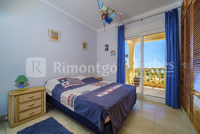 Spacious villa with views of the Portichol island in the Balcón al Mar urbanization in Jávea.