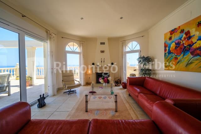 Spacious villa with views of the Portichol island in the Balcón al Mar urbanization in Jávea.
