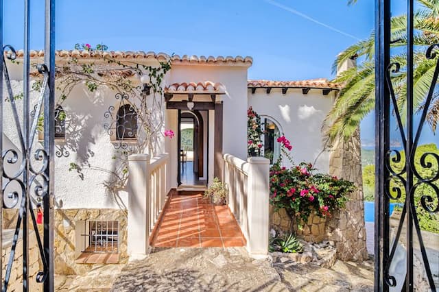 Villa with spectacular sea views in Cap Negre, Jávea.