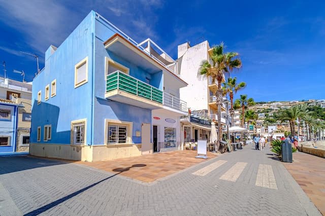 Maison sur la promenade du port de Jávea.
