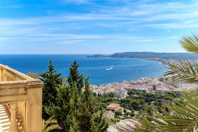 Villa with fantastic sea views located in La Corona, Jávea.