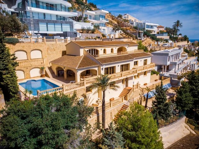 Villa with fantastic sea views located in La Corona, Jávea.