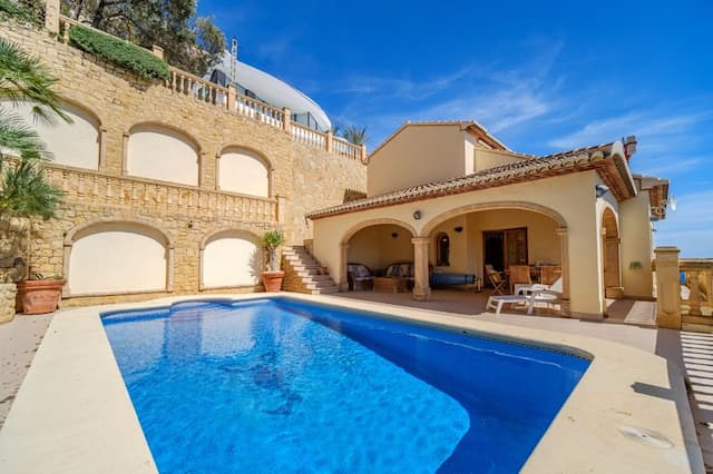 Villa with fantastic sea views located in La Corona, Jávea.