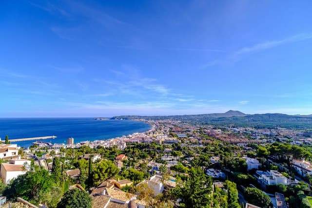 Villa with fantastic sea views located in La Corona, Jávea.
