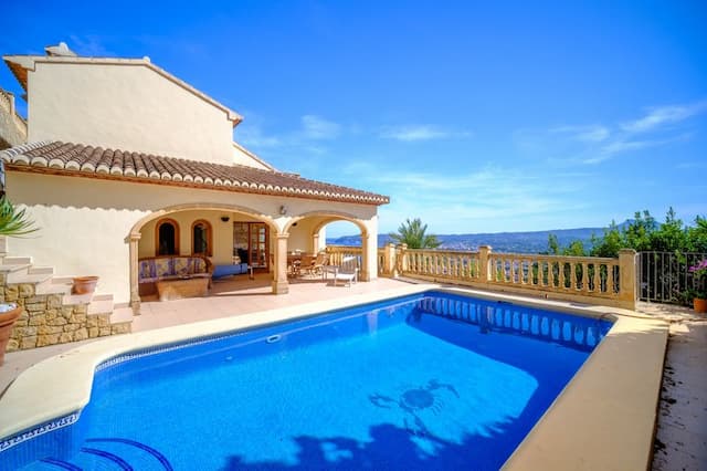 Villa with fantastic sea views located in La Corona, Jávea.