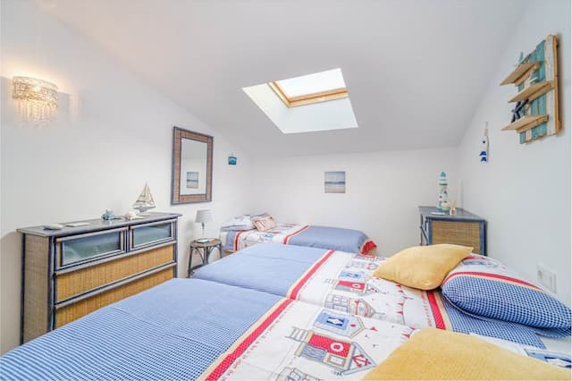 Beautiful duplex penthouse in a very quiet urbanisation close to the beach, in the area of Cala Blanca, in Jávea, Alicante.