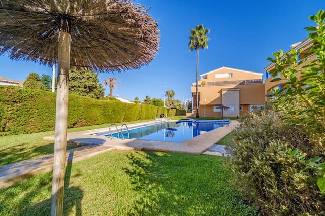 Beautiful duplex penthouse in a very quiet urbanisation close to the beach, in the area of Cala Blanca, in Jávea, Alicante.