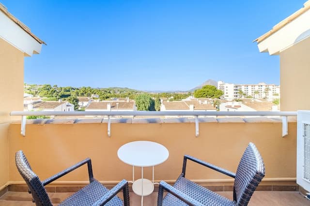 Beautiful duplex penthouse in a very quiet urbanisation close to the beach, in the area of Cala Blanca, in Jávea, Alicante.