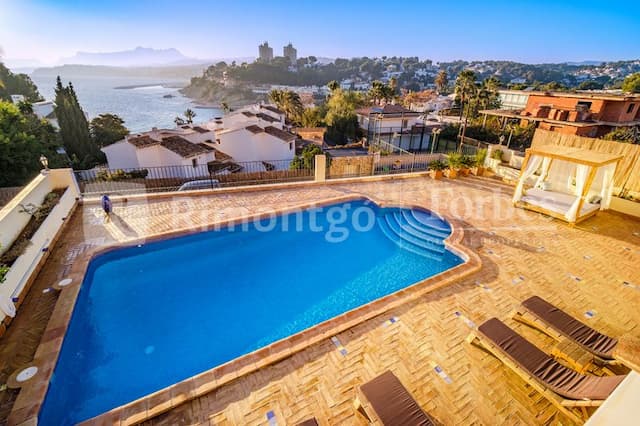 Villa de style méditerranéen avec vue sur la mer à Moraira, Alicante, à quelques mètres de la plage de Portet