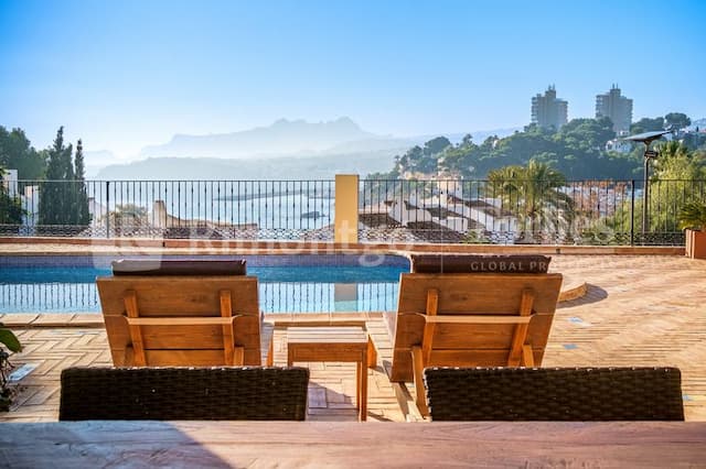 Villa de style méditerranéen avec vue sur la mer à Moraira, Alicante, à quelques mètres de la plage de Portet
