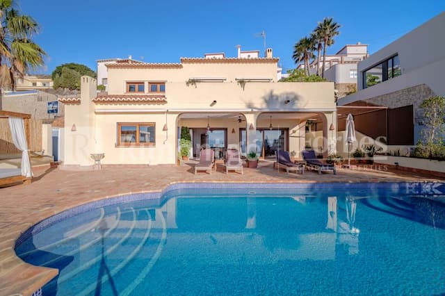 Villa de style méditerranéen avec vue sur la mer à Moraira, Alicante, à quelques mètres de la plage de Portet