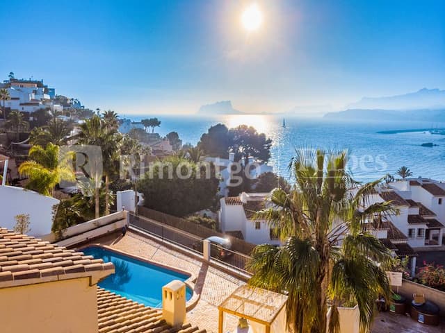 Villa de style méditerranéen avec vue sur la mer à Moraira, Alicante, à quelques mètres de la plage de Portet