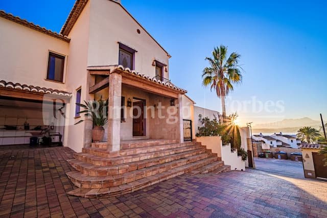 Villa de style méditerranéen avec vue sur la mer à Moraira, Alicante, à quelques mètres de la plage de Portet