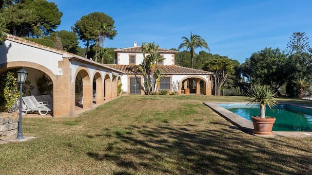 Domaine seigneurial avec vaste terrain et magnifiques jardins à Tosalet, Jávea, Alicante.