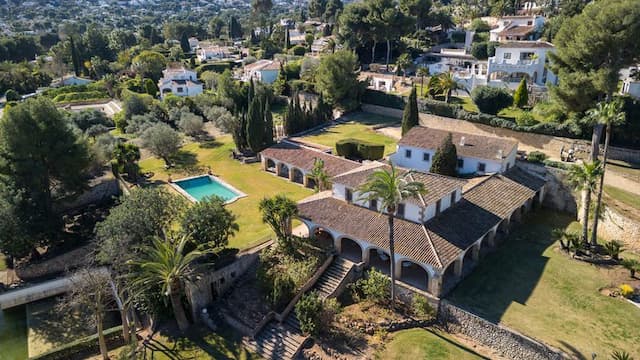 Domaine seigneurial avec vaste terrain et magnifiques jardins à Tosalet, Jávea, Alicante.