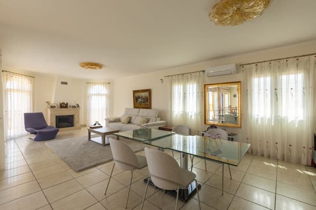 Geräumige Villa mit Blick auf die Insel Portichol in der Urbanisation Balcon al Mar de Jávea.