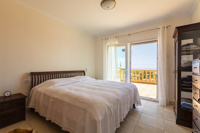 Geräumige Villa mit Blick auf die Insel Portichol in der Urbanisation Balcon al Mar de Jávea.
