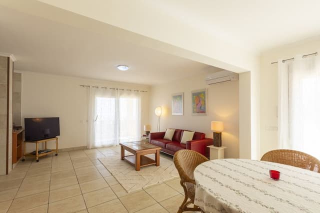 Geräumige Villa mit Blick auf die Insel Portichol in der Urbanisation Balcon al Mar de Jávea.