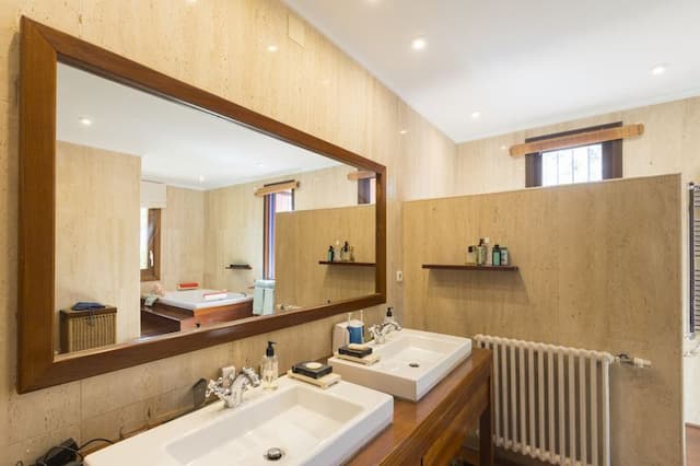 Lujosa en exotisch dorp gelegen in een kostbaar en prive perceel gelegen in een bevoorrechte omgeving.
