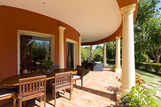 Exclusive Villa in Tarraula, Jávea: Luxury and Comfort in a Natural Setting