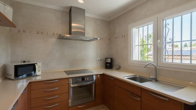 Schöne Villa zum Verkauf in Pinosol, Jávea