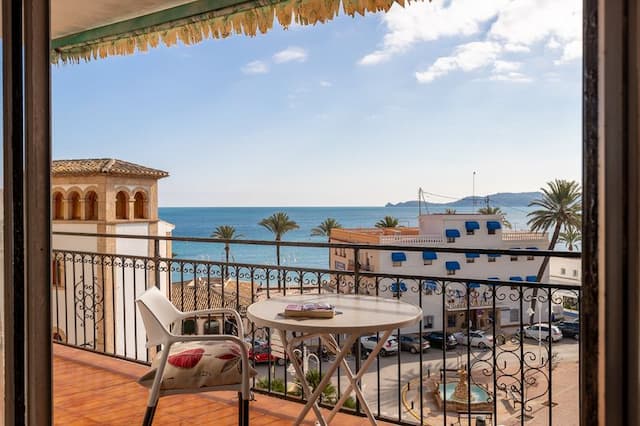 Flat for sale in Puerto, Jávea, Alicante, a few metres from the sea with beautiful views.