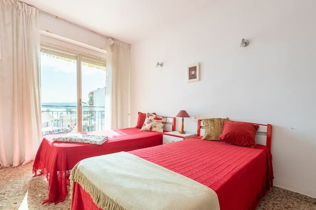 Flat for sale in Puerto, Jávea, Alicante, a few metres from the sea with beautiful views.